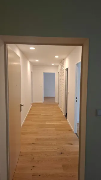 Frisch renovierte, helle und kernsanierte 3-Zimmer-Wohnung in Berlin Reinickendorf — photo 1